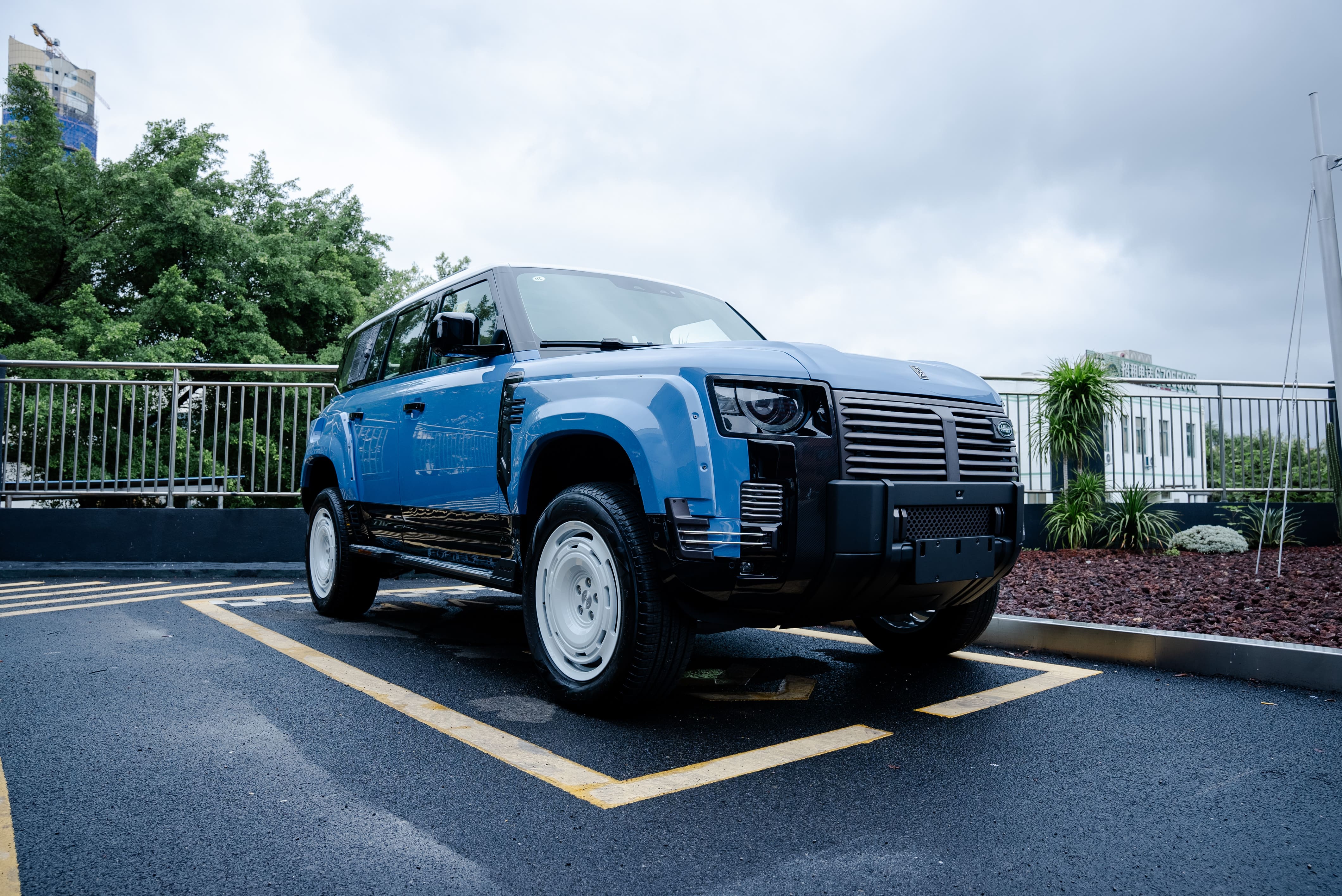 Land Rover Limgene Defender